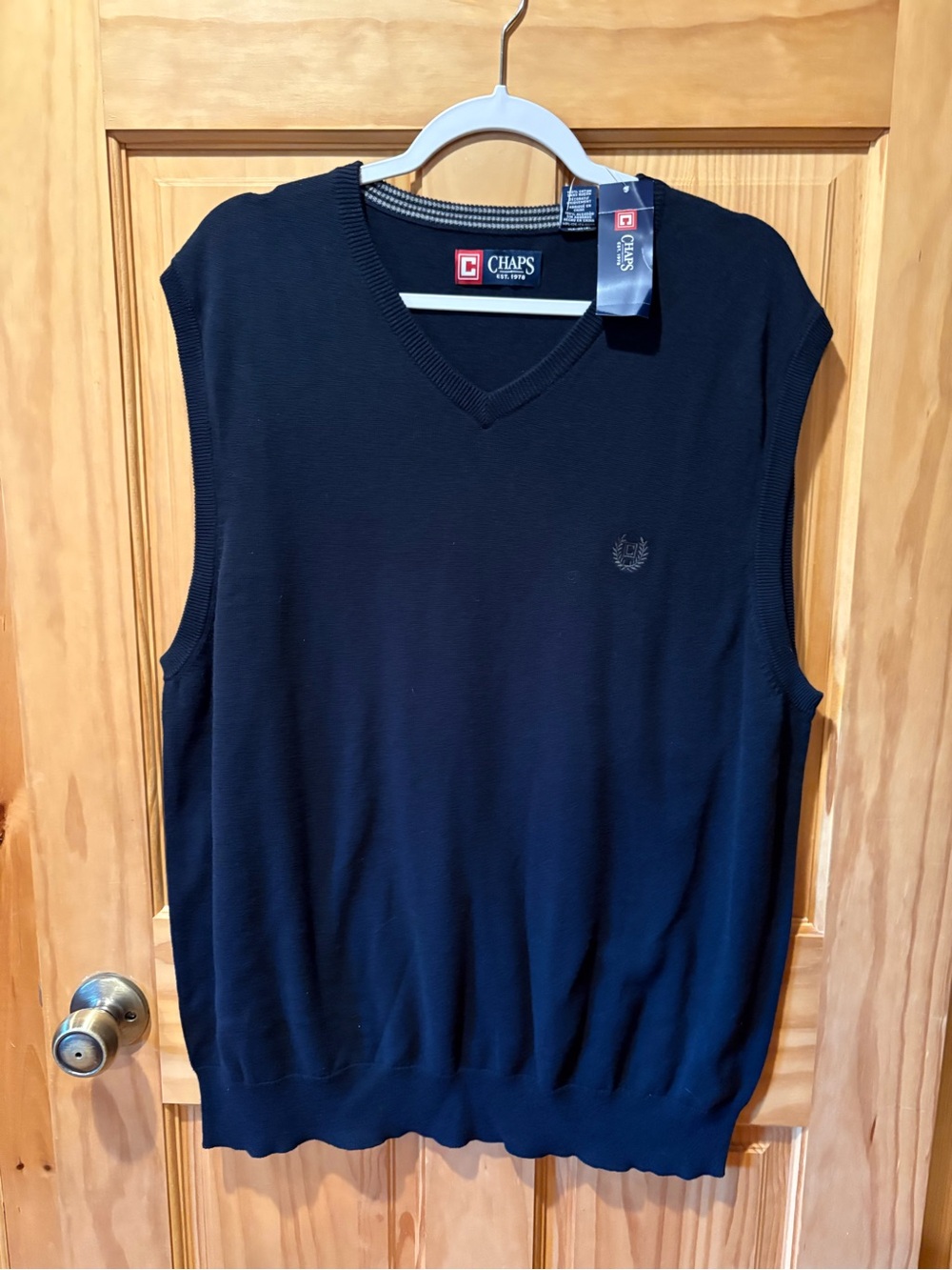 Chaps Men's V-Neck Cotton Sweater Vest in the color Newport Navy, size XL